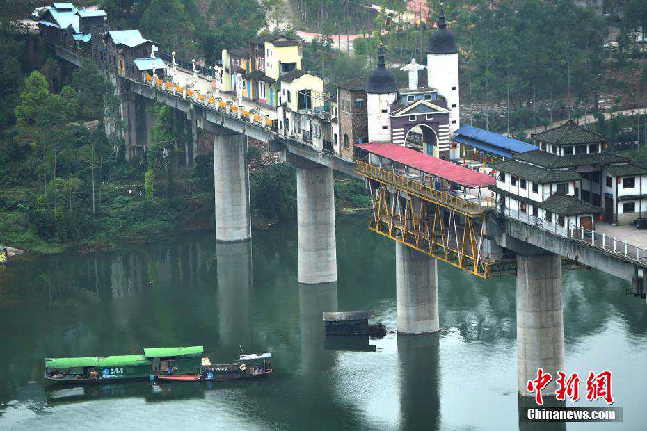 Ponte em Chongqing integra estilos da arquitetura chinesa e ocidental