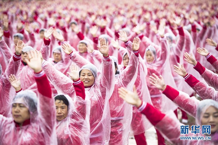 Mais de 50 mil pessoas batem recorde mundial das “danças de praça”