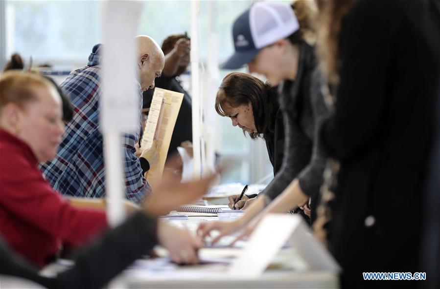 Americanos acorrem às urnas para eleger o próximo presidente dos EUA