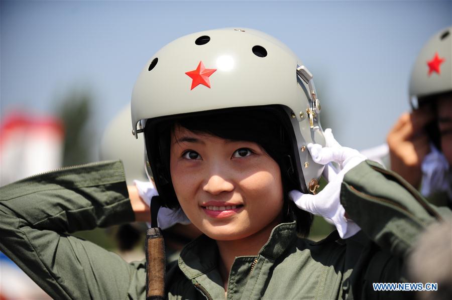 Piloto chinesa morre durante exercício de treinamento aéreo