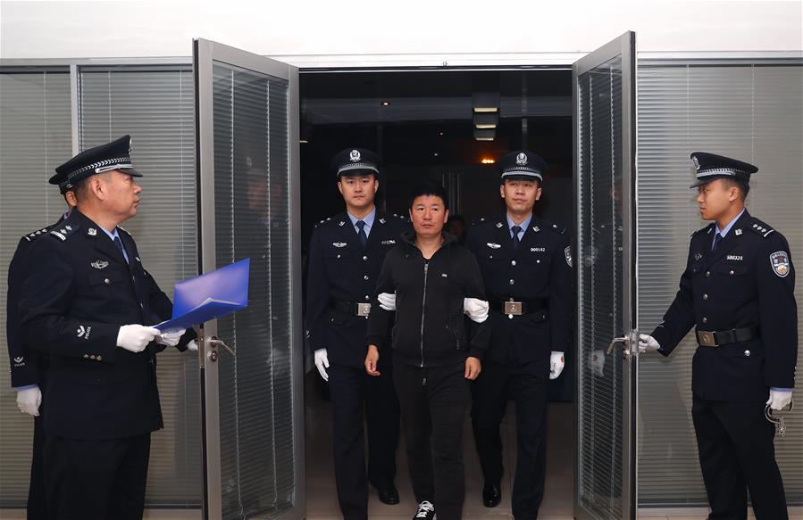 Fugitivo incluso em lista vermelha da Interpol regressa à China