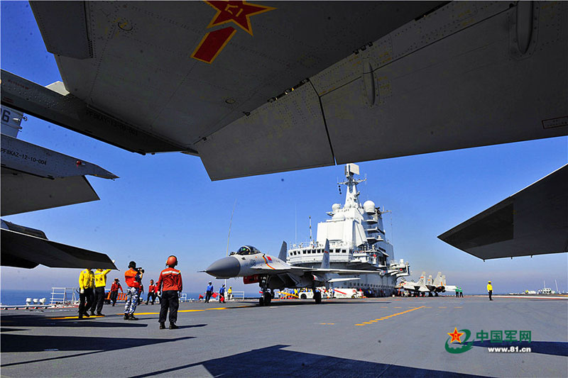 China publica fotos documentais dos treinos a bordo do porta-aviões Liaoning