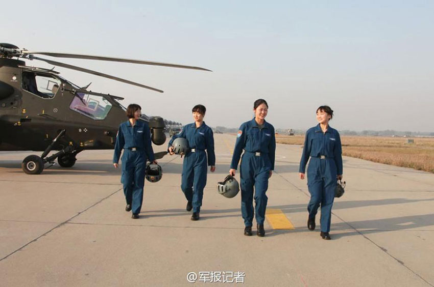 Primeiras pilotos femininas prontas para servir no esquadrão de helicópteros de ataque da China