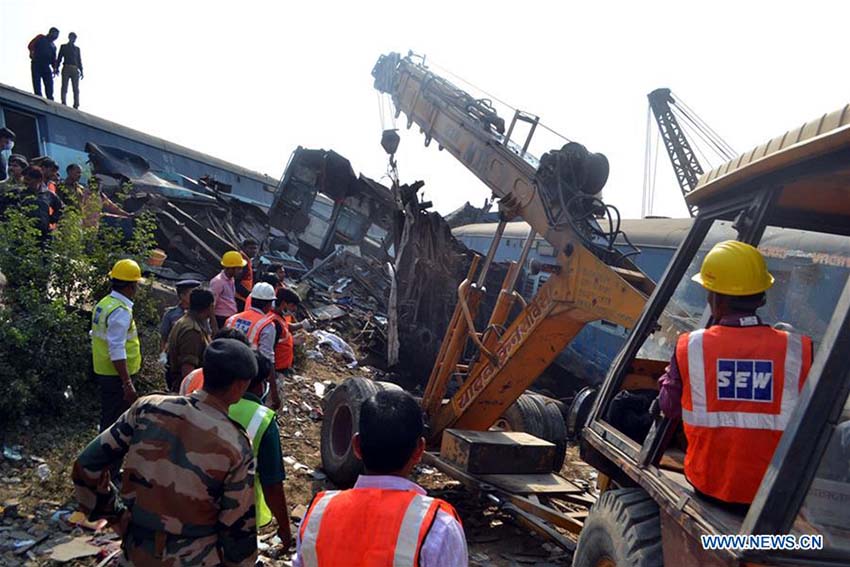 Acidente de trem na Índia deixa 91 mortos e mais de 150 feridos