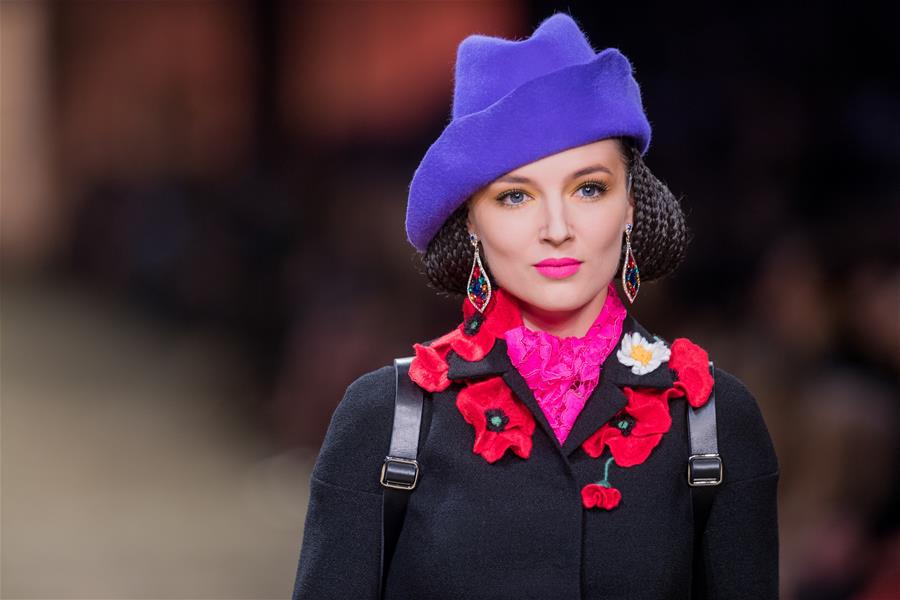 Desfile de moda da Coleção Primavera/Verão de 2017 é realizado na Lituânia