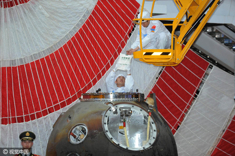 China revela os artigos a bordo da nave espacial Shenzhou 11
