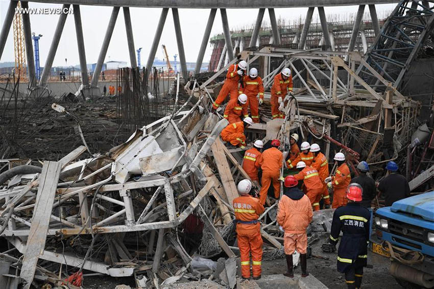 Colapso de equipamento de construção deixa pelo menos 40 mortos no leste da China