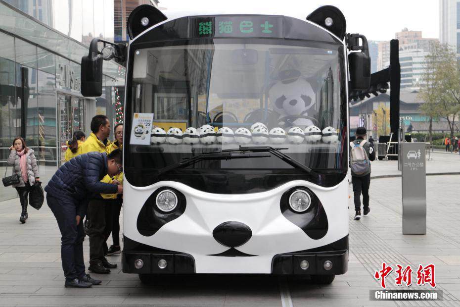 “Ônibus panda” chega às estradas de Chengdu