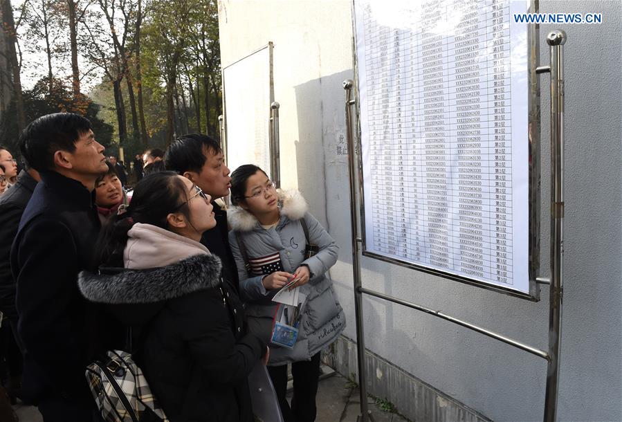 Candidatos participam em exame de admissão ao Serviço Civil da China