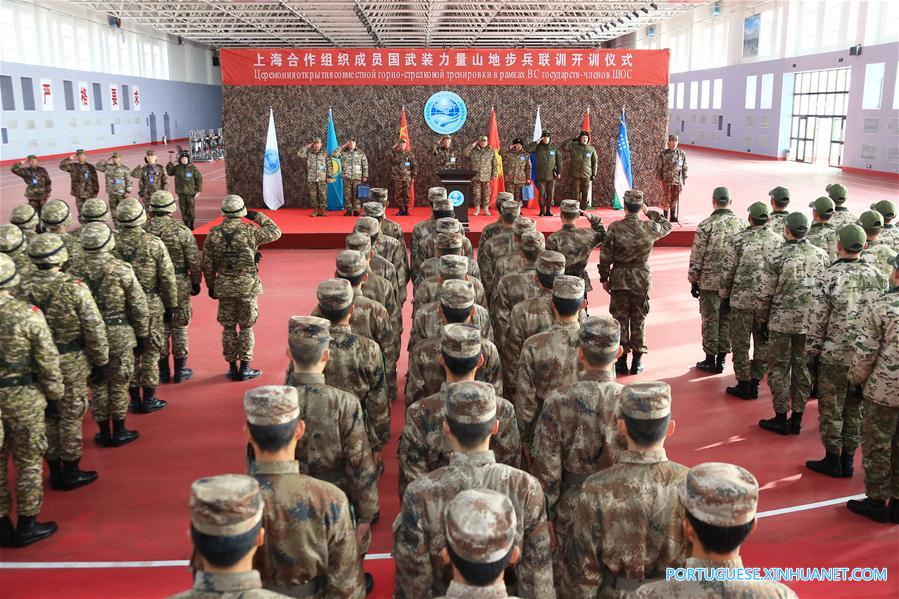 Forças de infantaria de membros da SCO realizam treinamento conjunto