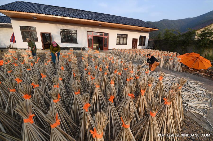 Guarda-chuvas tradicionais feitos em Anhui