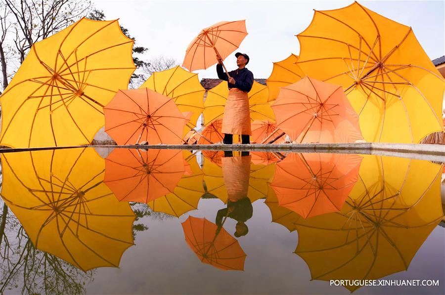 Guarda-chuvas tradicionais feitos em Anhui
