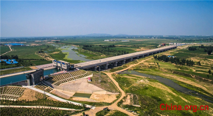 Vista aérea do maior projeto mundial de transferência de águas