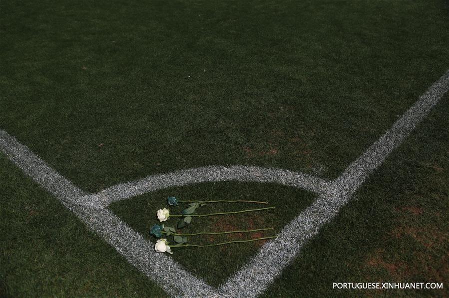 Torcedores da Chapecoense vivem angústia após queda do avião