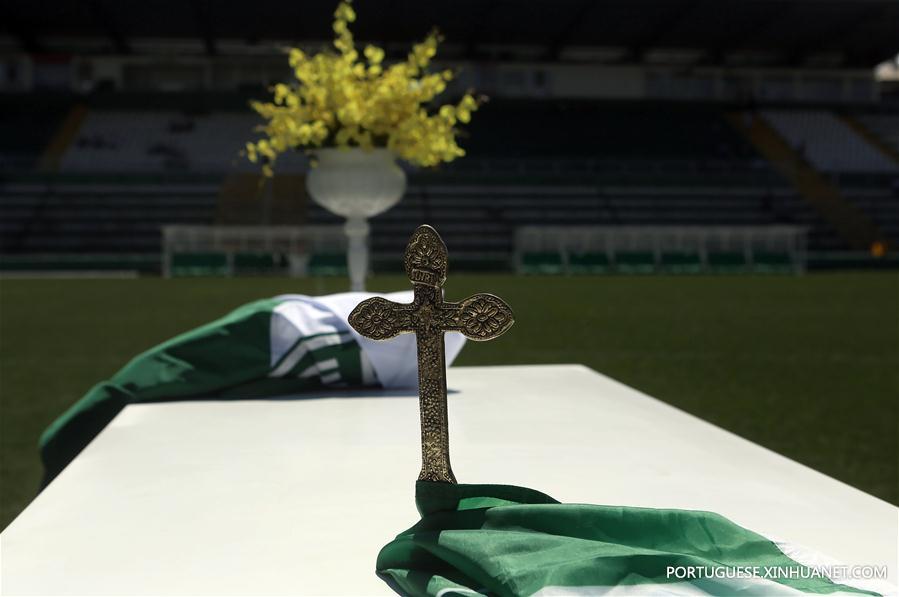 Torcedores da Chapecoense vivem angústia após queda do avião