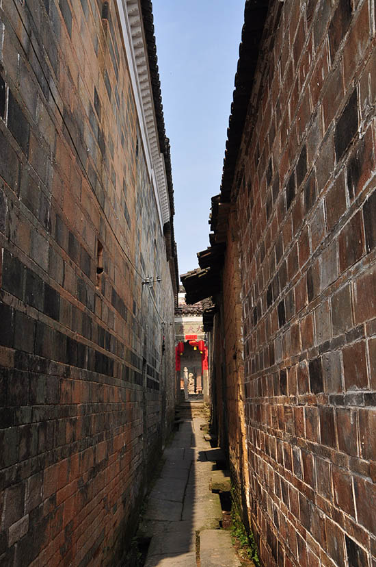 Jornalistas estrangeiros em visita à aldeia histórica de Zhuqiao