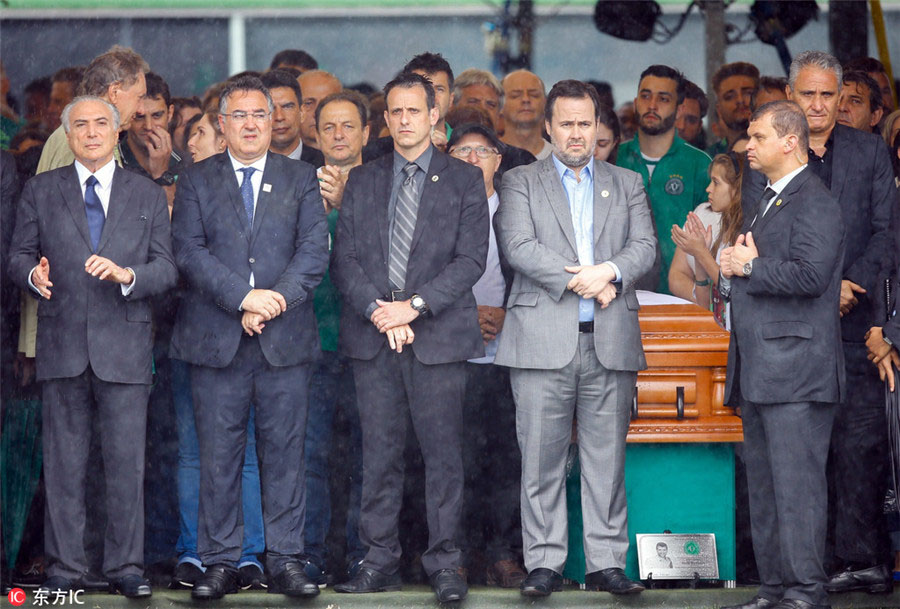 Brasil presta última homenagem aos jogadores e técnicos do Chapecoense