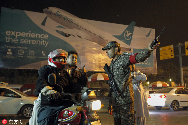Queda de avião no Paquistão não deixa sobreviventes