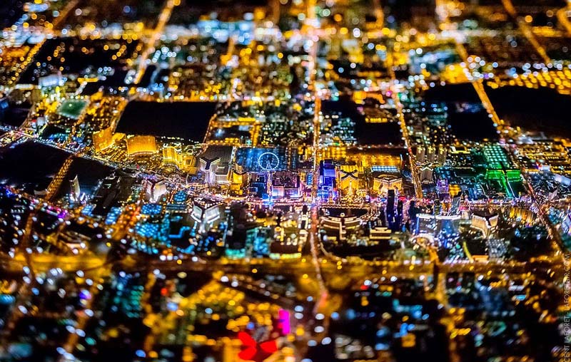 Fotógrafo captura cenário noturno de 10 cidades a 7500 pés de altitude