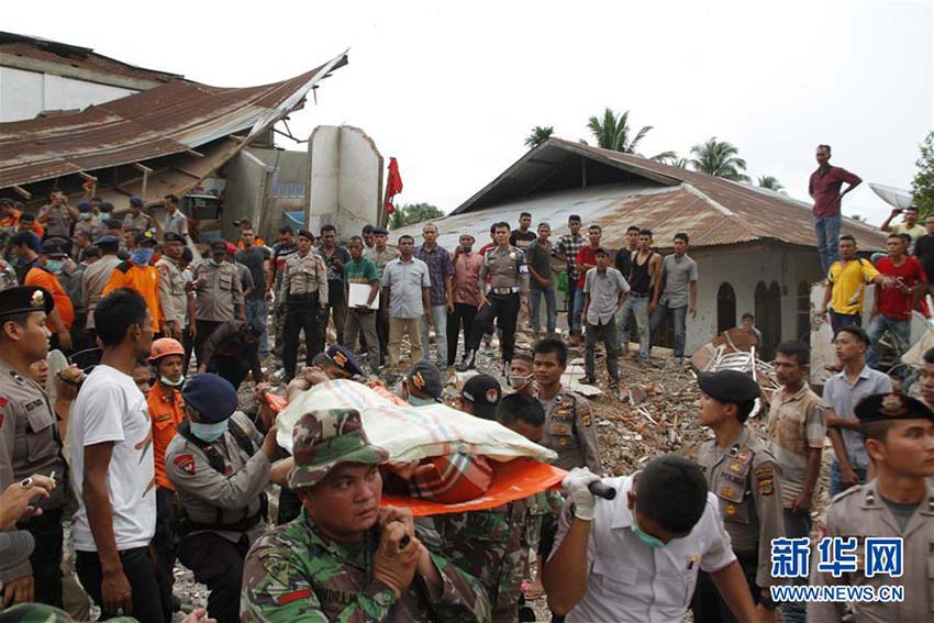 Número de vítimas mortais do terramoto na Indonésia sobe para 97