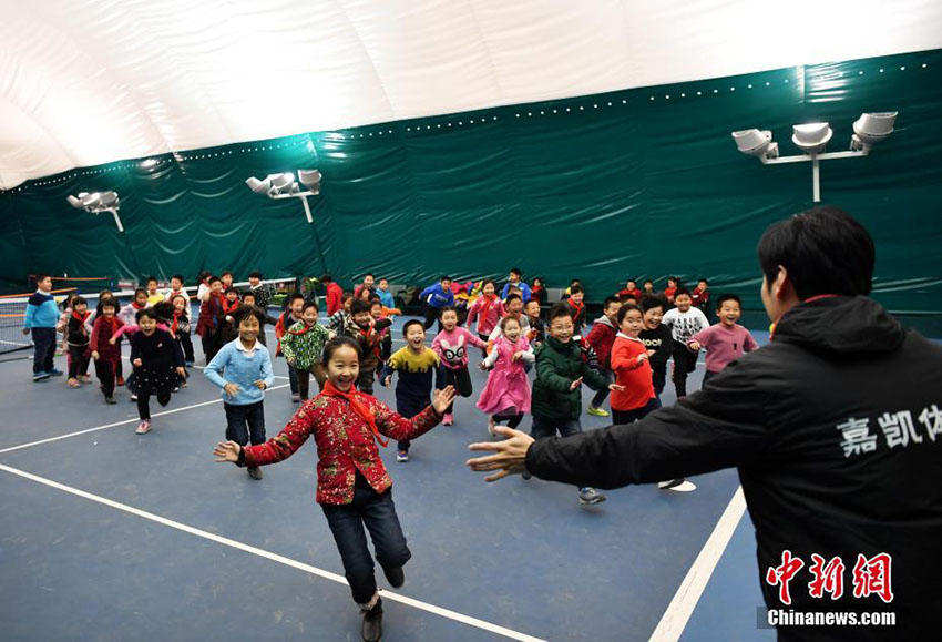 Escola em Hebei instala ginásio inflável para evitar a poluição