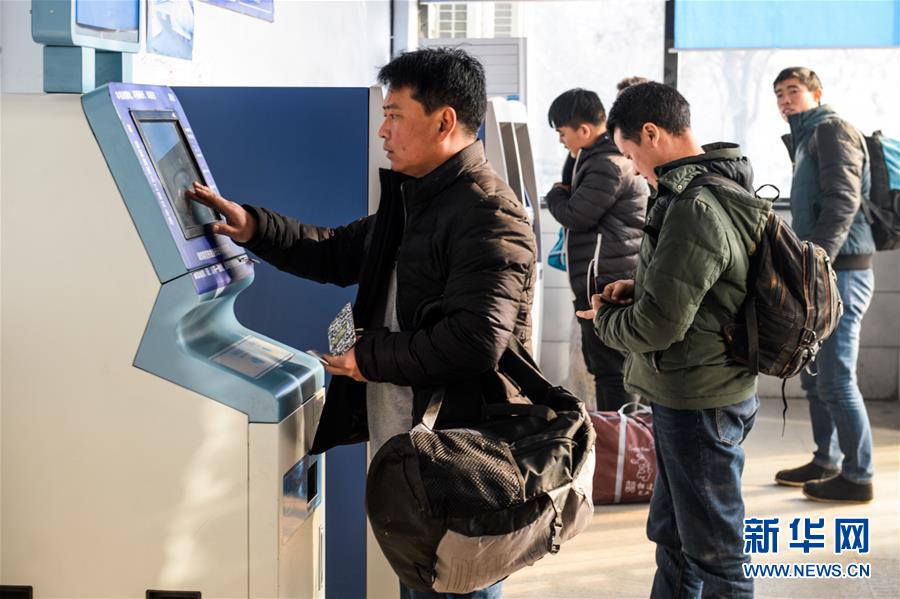 Reserva de passagens de trens para temporada de viagens no feriado do Ano-Novo Chinês começa na China