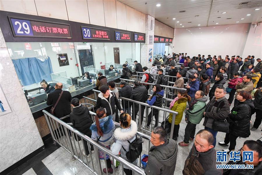 Reserva de passagens de trens para temporada de viagens no feriado do Ano-Novo Chinês começa na China