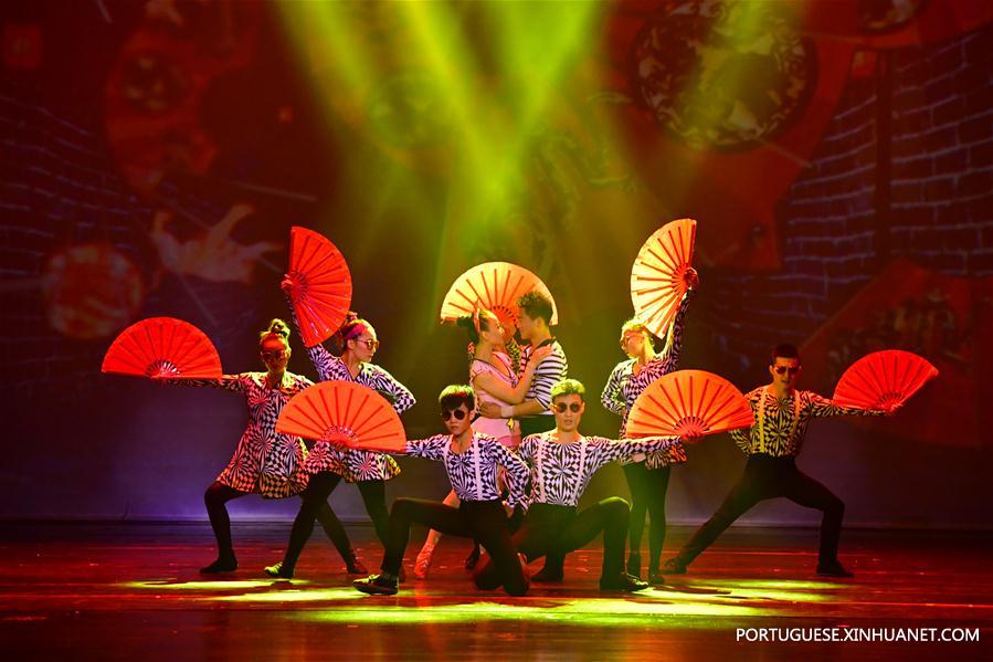 Luoyang realiza 3º Festival de Arte Acrobática da China