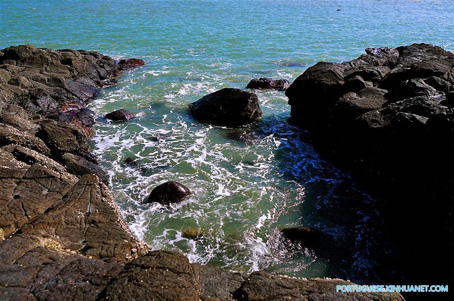 Paisagem do parque do vulcão costeiro na província de Fujian