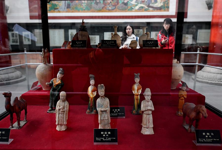 Museu exibe 25 túmulos antigos descobertos na região de Luoyang