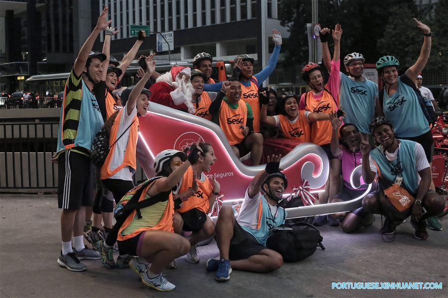 Decorações de Natal na avenida Paulista em São Paulo