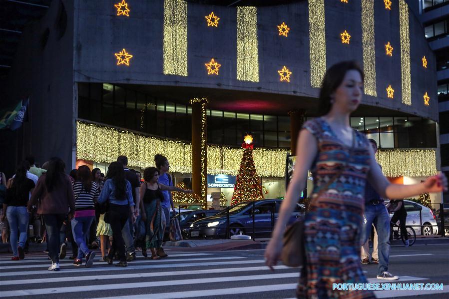 Decorações de Natal na avenida Paulista em São Paulo