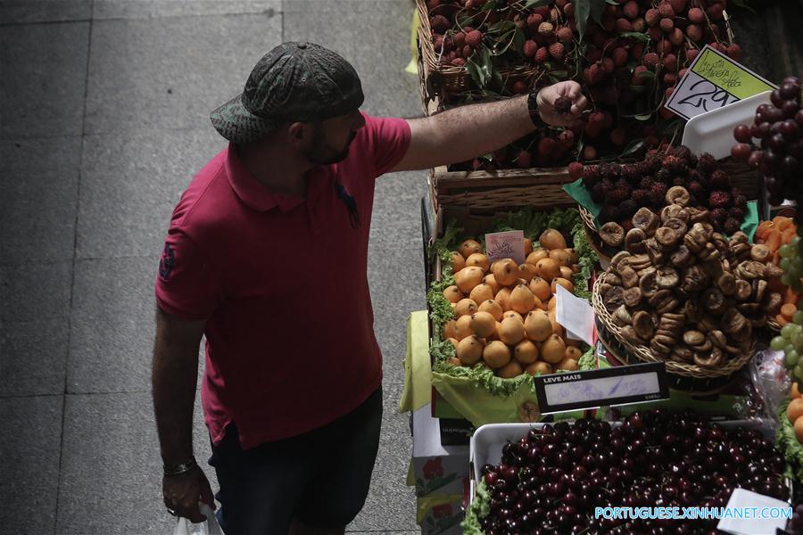 Compras de Natal lotam comércio em São Paulo