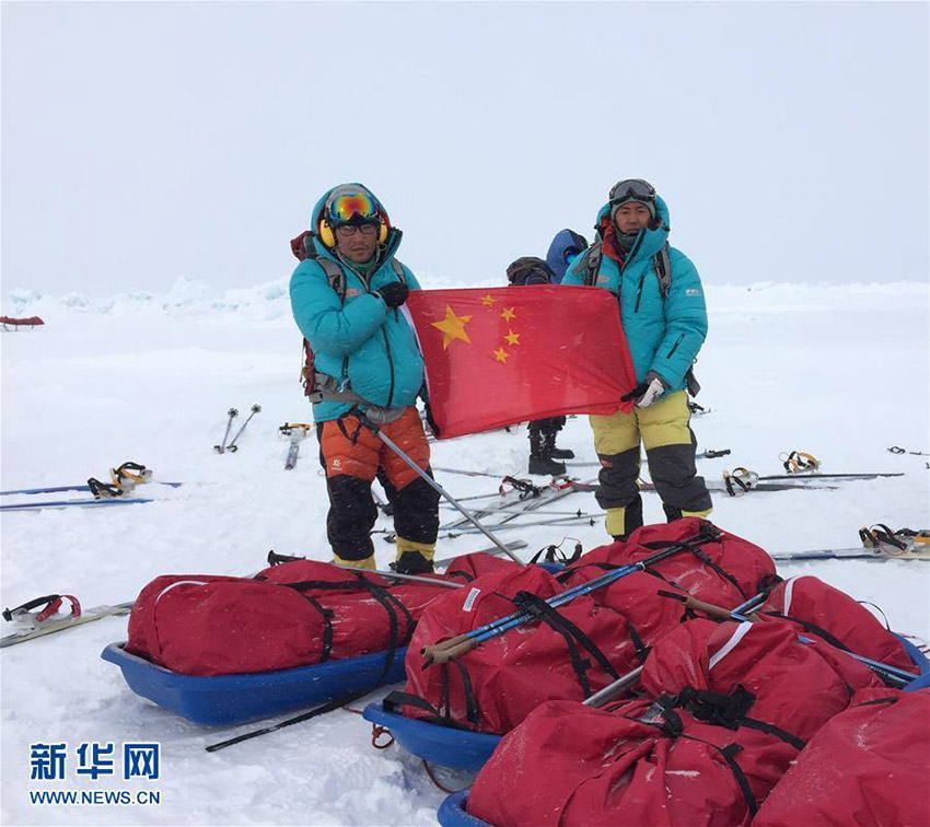 Equipe universitária de alpinismo bate recorde mundial após chegar ao pico do Pólo Sul