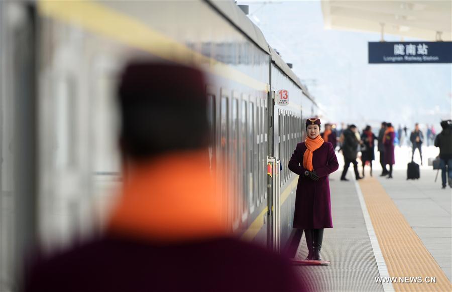 Nova seção da linha ferroviária Lanzhou-Chongqing entra em operação