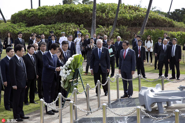 Premiê japonês presta homenagem em memoriais do Havai