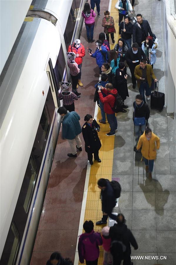 Inaugurada principal ferrovia de alta velocidade leste-oeste na China