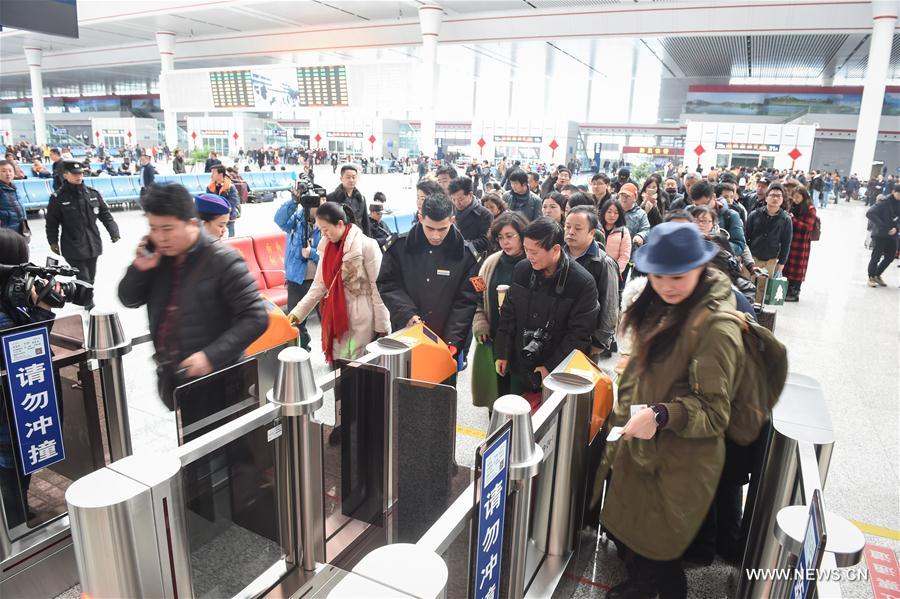 Inaugurada principal ferrovia de alta velocidade leste-oeste na China