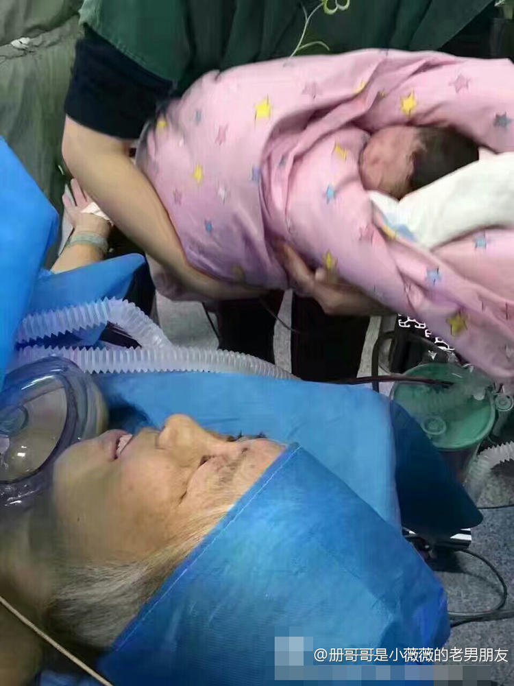 Mulher de 64 anos dá à luz um bebé