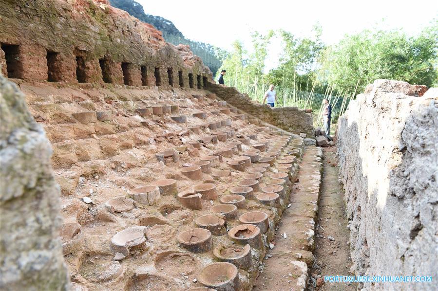 Relíquias do forno de porcelanas de Dongxi na província de Fujian