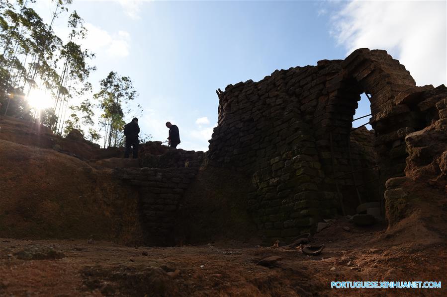 Relíquias do forno de porcelanas de Dongxi na província de Fujian