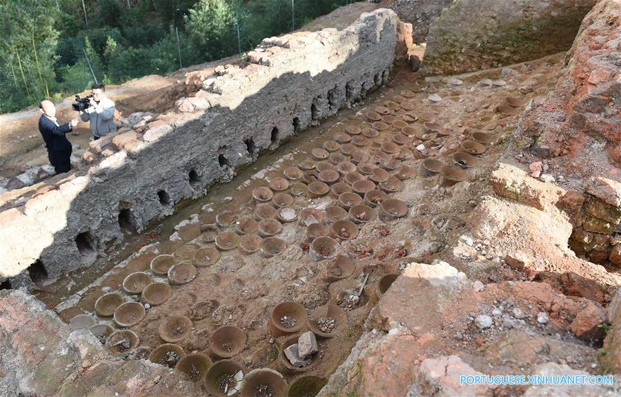 Relíquias do forno de porcelanas de Dongxi na província de Fujian