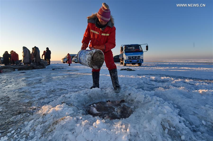 Época de pesca de inverno iniciada com celebrações no nordeste da China