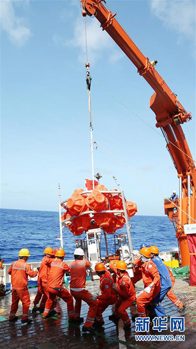 Submarinos chineses não tripulados descem a 10 mil metros