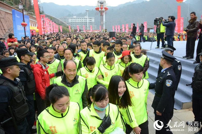 Diário do Povo Online organiza caminhada em comemoração do seu 20º aniversário em Shaanxi