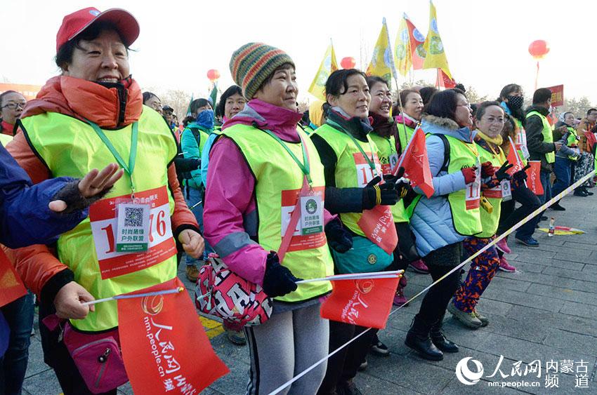 Diário do Povo Online organiza caminhada em comemoração do seu 20º aniversário em Hohhot