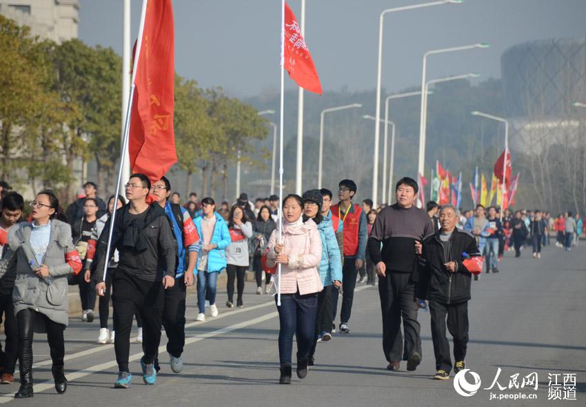 Diário do Povo Online organiza caminhada em comemoração do seu 20º aniversário em Jiangxi
