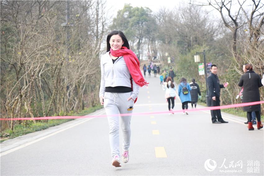 Diário do Povo Online organiza caminhada em comemoração do seu 20º aniversário em Changsha