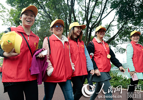 Diário do Povo Online organiza caminhada em comemoração do seu 20º aniversário em Nanning
