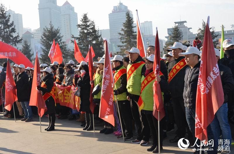 Diário do Povo Online organiza caminhada em comemoração do seu 20º aniversário em Xining